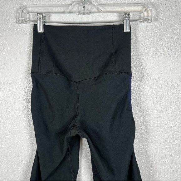 Nike Dri-FIT Women’s Compression Cropped Leggings – Navy & Black, Size Medium - Picture 3 of 8